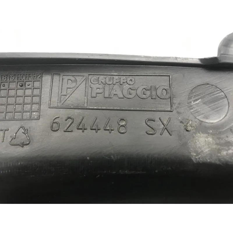 Cache carenage coque arriere gauche PIAGGIO MP3 125 2006-2008