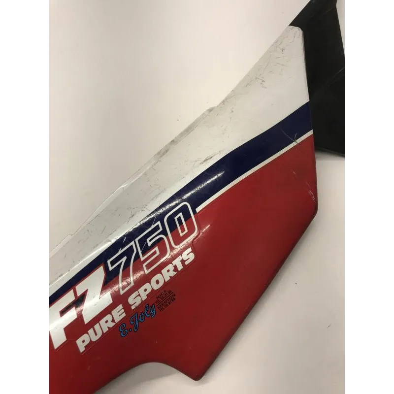 Cache carenage coque arriere droit YAMAHA FZ 750 1985-1987