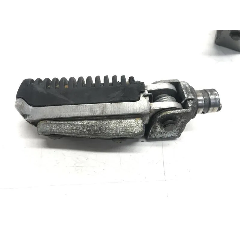 Platine et repose pieds arriere gauche SUZUKI GSF 1200 1996-2000 BANDIT