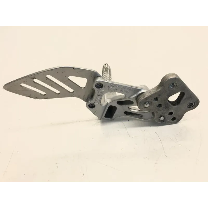 Platine avant gauche SUZUKI GSXR 750 2008-2010