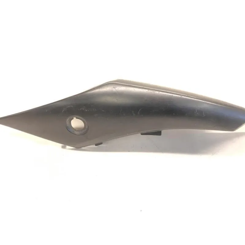 Cache carenage coque arriere gauche SUZUKI GSXR 750 2008-2010