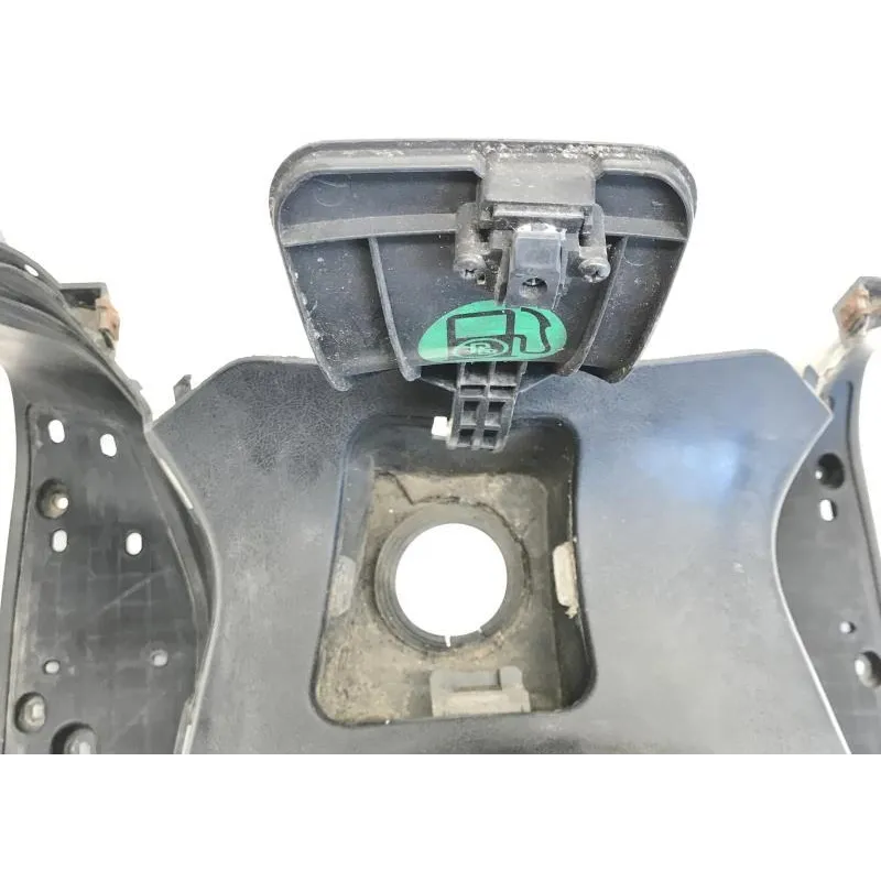 Cache carenage central marche pieds plancher YAMAHA YPR 125 2006-2009 XMAX