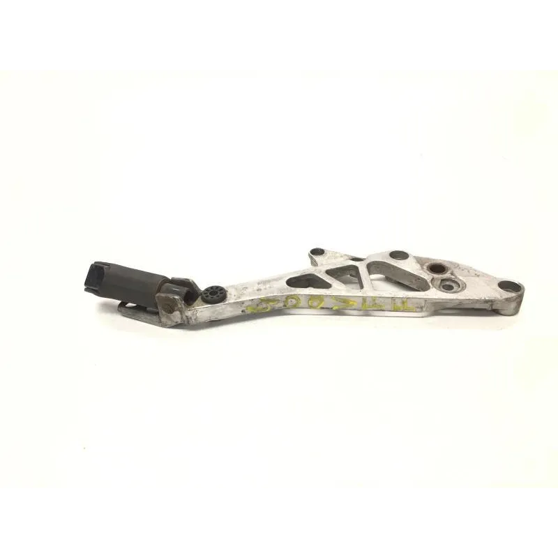 Platine et repose pieds arriere droit HONDA VF 400 F 1983-1984