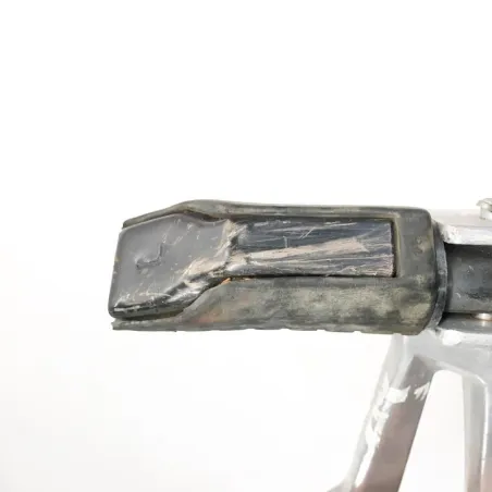 Platine et repose pieds arriere gauche HONDA CBR 125 R 2004-2006
