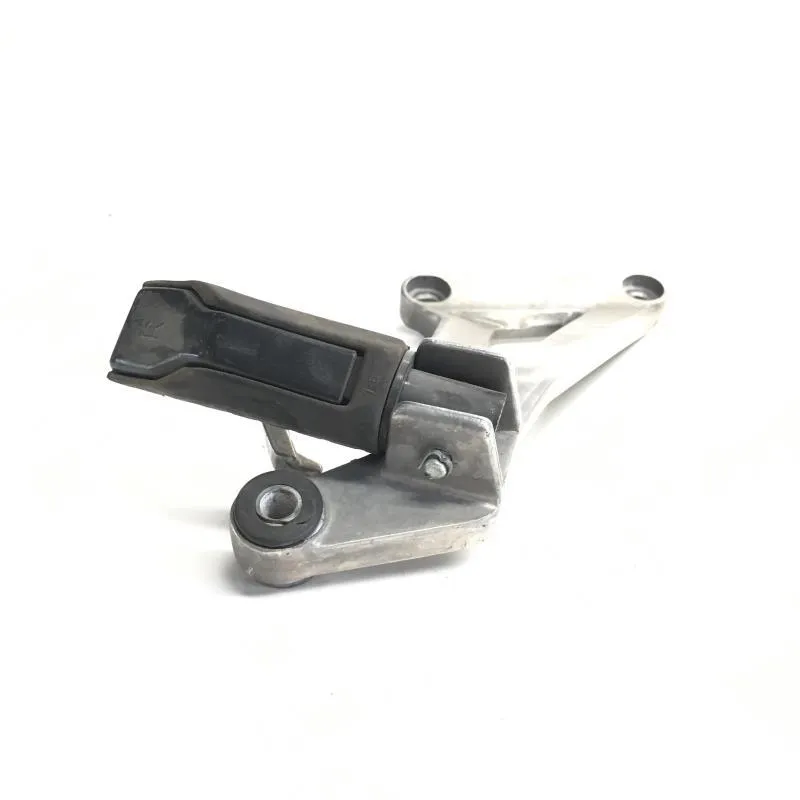 Platine et repose pieds arriere droit HONDA CBR 125 R 2004-2006