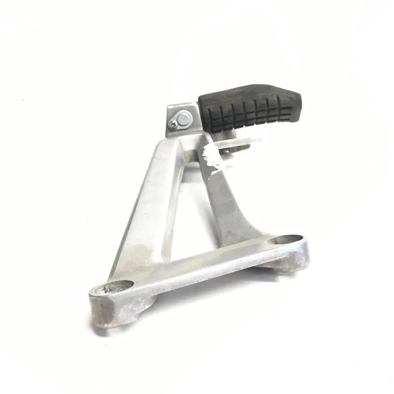 Platine et repose pieds arriere droit HONDA CBR 125 R 2004-2006