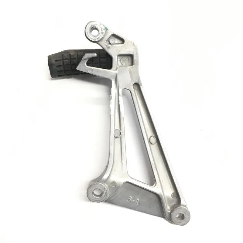 Platine et repose pieds arriere droit HONDA CBR 125 R 2004-2006