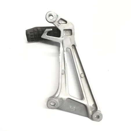 Platine et repose pieds arriere droit HONDA CBR 125 R 2004-2006