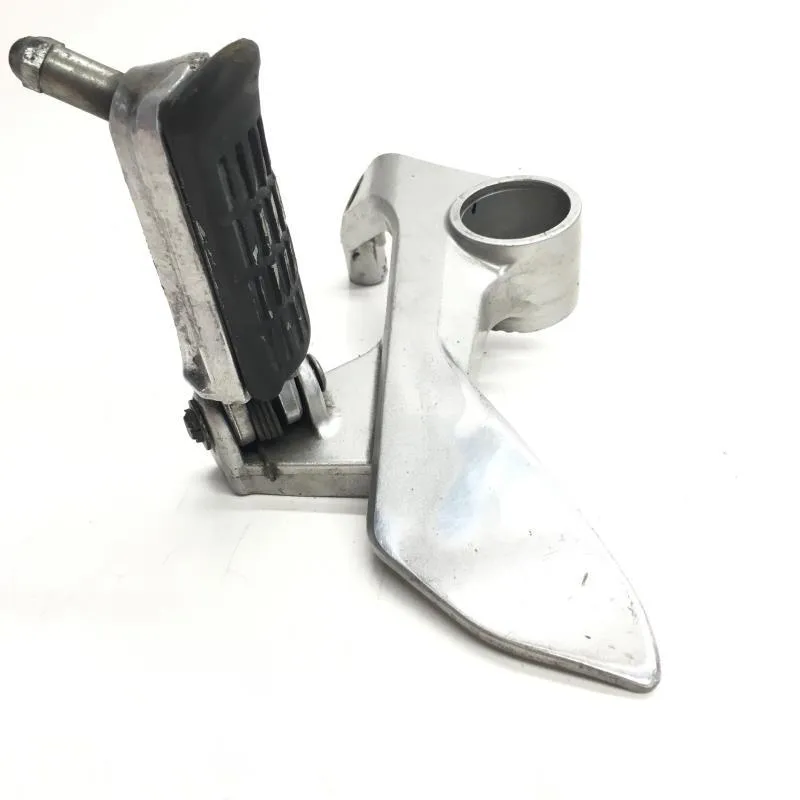 Platine et repose pieds arriere gauche HONDA VFR 800 FI 2000-2001