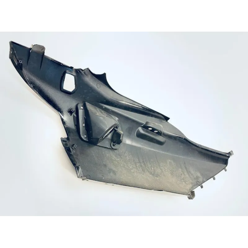 Cache carenage coque arriere gauche SUZUKI AN 650 2003-2012 BURGMAN