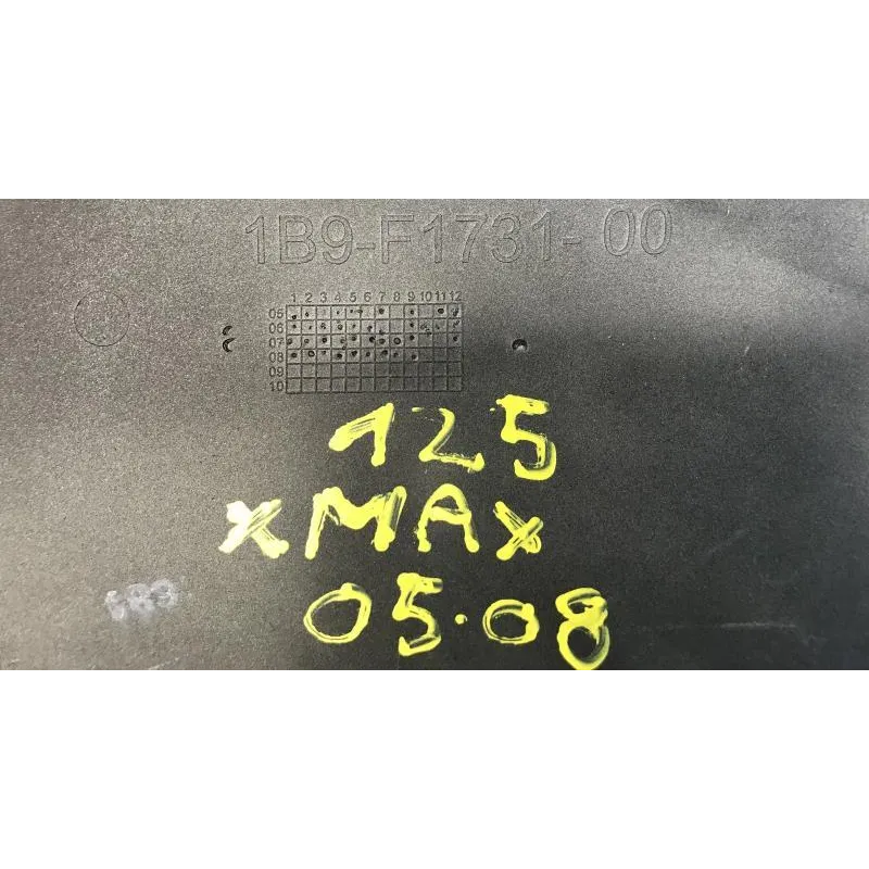Cache carenage coque arriere droit YAMAHA YPR 125 2006-2009 XMAX