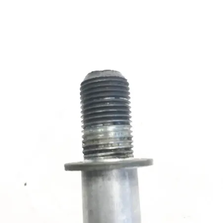 Axe de roue arriere YAMAHA TW 125 2002-2006