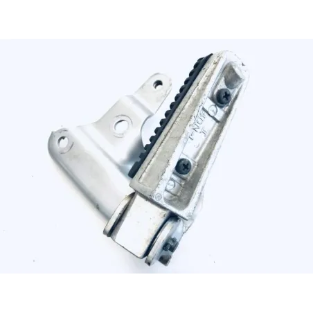 Platine et repose pieds arriere gauche YAMAHA XP 500 2001-2003 TMAX