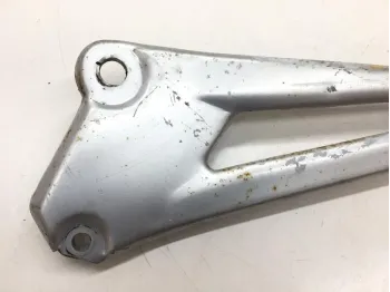 Platine et repose pieds arriere gauche YAMAHA YBR 125 2007-2009
