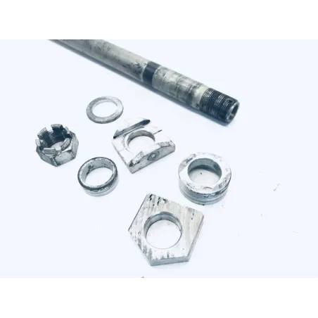 Axe de roue arriere KAWASAKI Z 1000 2007-2009