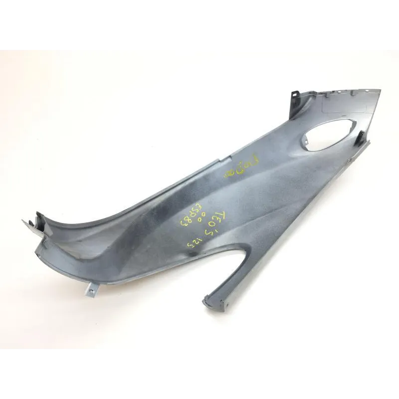 Cache carenage coque arriere droit YAMAHA XN 125 2000-2005 TEO'S