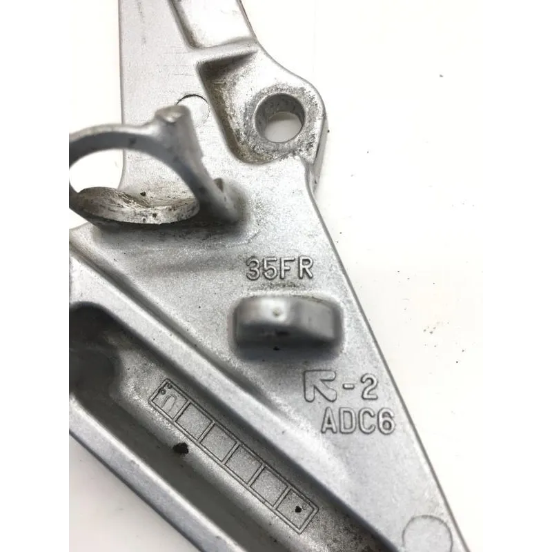 Platine avant droite SUZUKI GSXR 1000 2001-2002