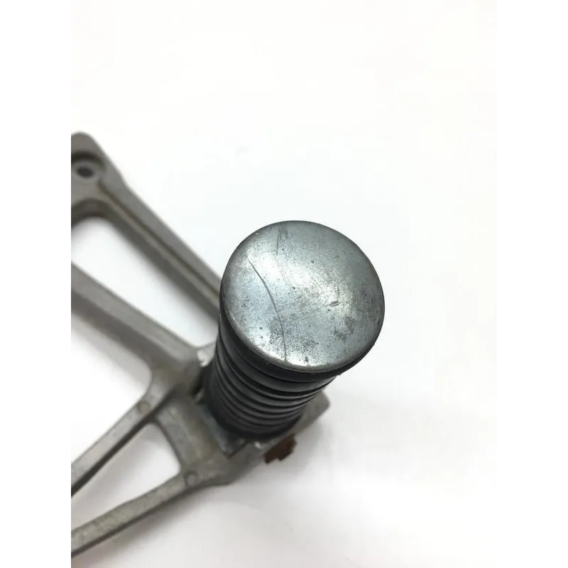 Platine et repose pieds arriere droit YAMAHA TDR 125 1989-1992
