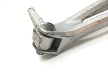 Platine et repose pieds arriere droit YAMAHA YZF 1000 2004-2005 R1