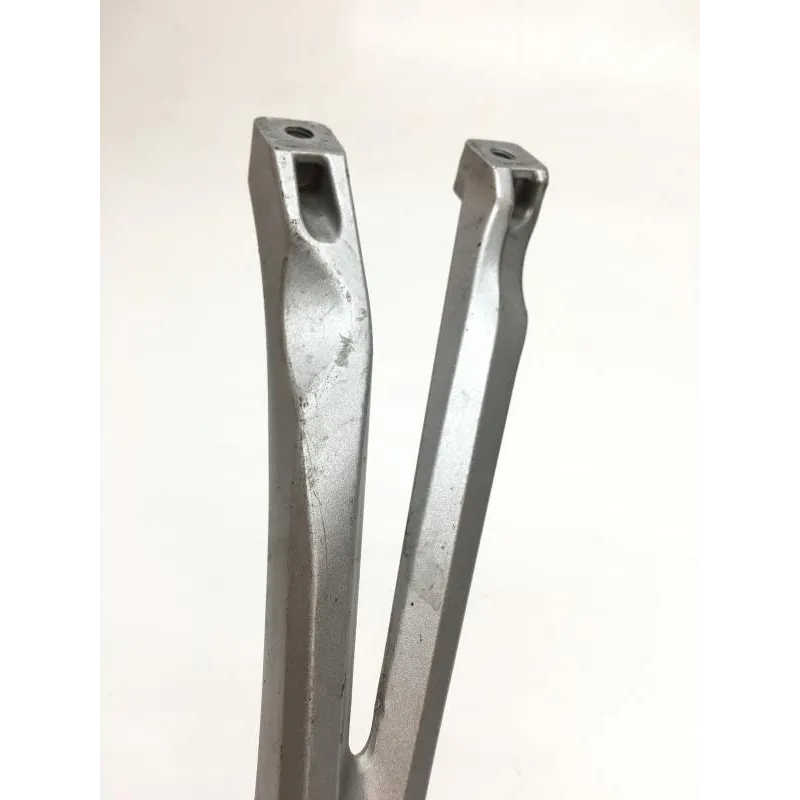 Platine et repose pieds arriere droit YAMAHA YZF 1000 2004-2005 R1