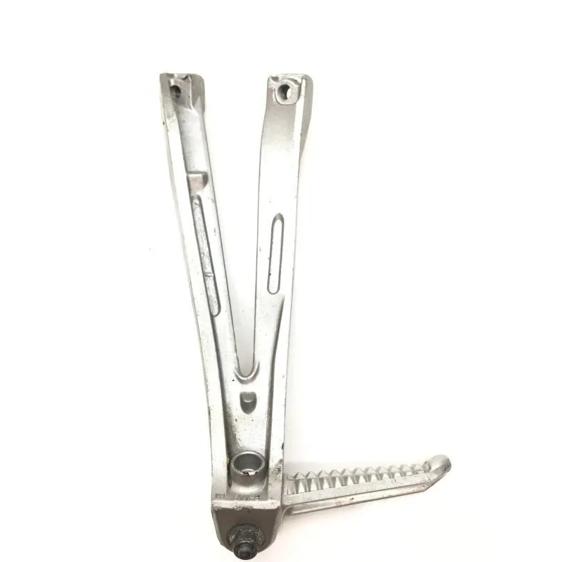 Platine et repose pieds arriere droit YAMAHA YZF 1000 2004-2005 R1