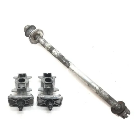 Axe de roue arriere YAMAHA TDR 125 1997-2003