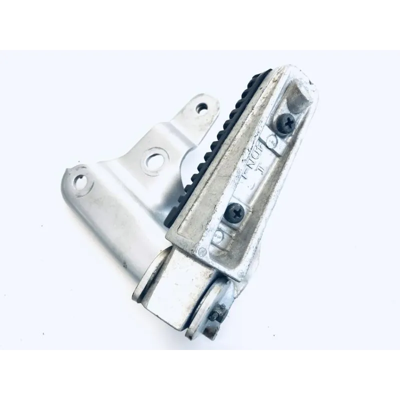 Platine et repose pieds arriere gauche YAMAHA XP 500 2001-2003 TMAX