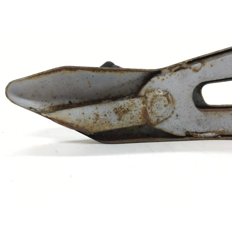 Platine et repose pieds arriere gauche YAMAHA YBR 125 2007-2009
