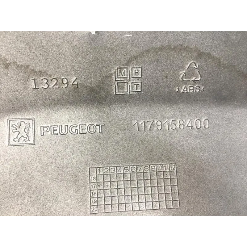 Cache carenage coque arriere gauche PEUGEOT METROPOLIS 400 2017-2020