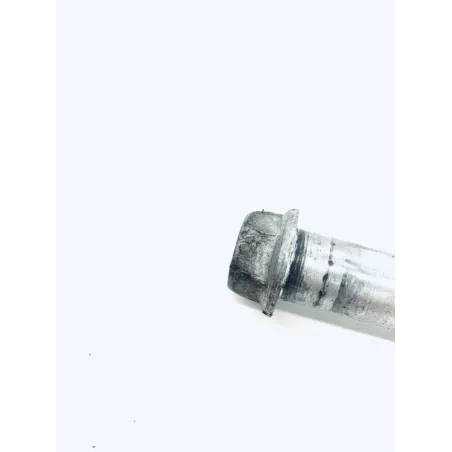 Axe de roue arriere YAMAHA TW 125 2002-2006
