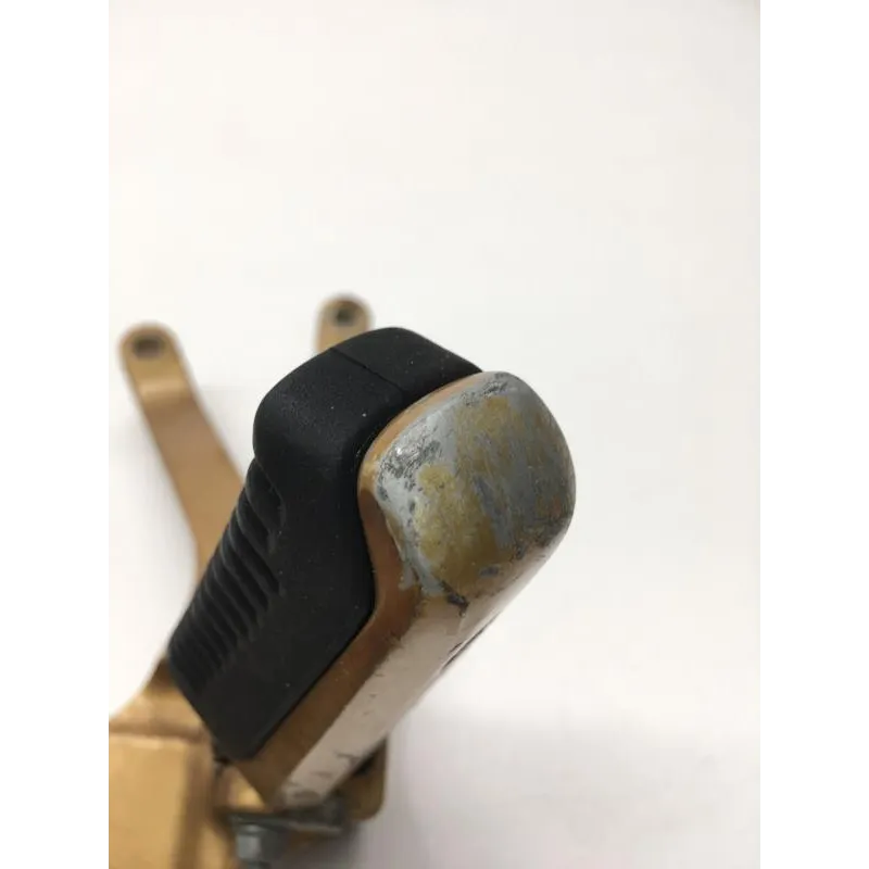 Platine et repose pieds arriere droit SUZUKI GSX 1100 G 1991-1994