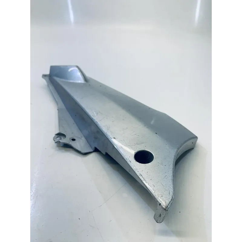 Cache carenage sous selle gauche YAMAHA FJR 1300 2001-2002