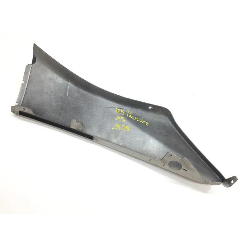 Demi sabot gauche YAMAHA XQ 125 2001-2002 MAXSTER