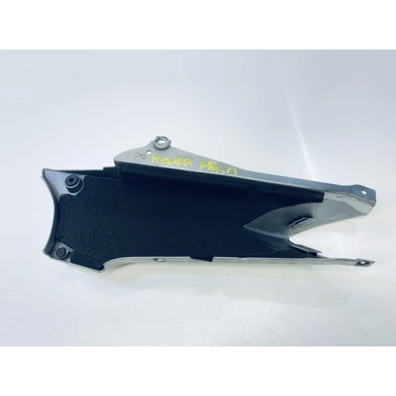 Cache carenage sous selle droit YAMAHA FJR 1300 2001-2002
