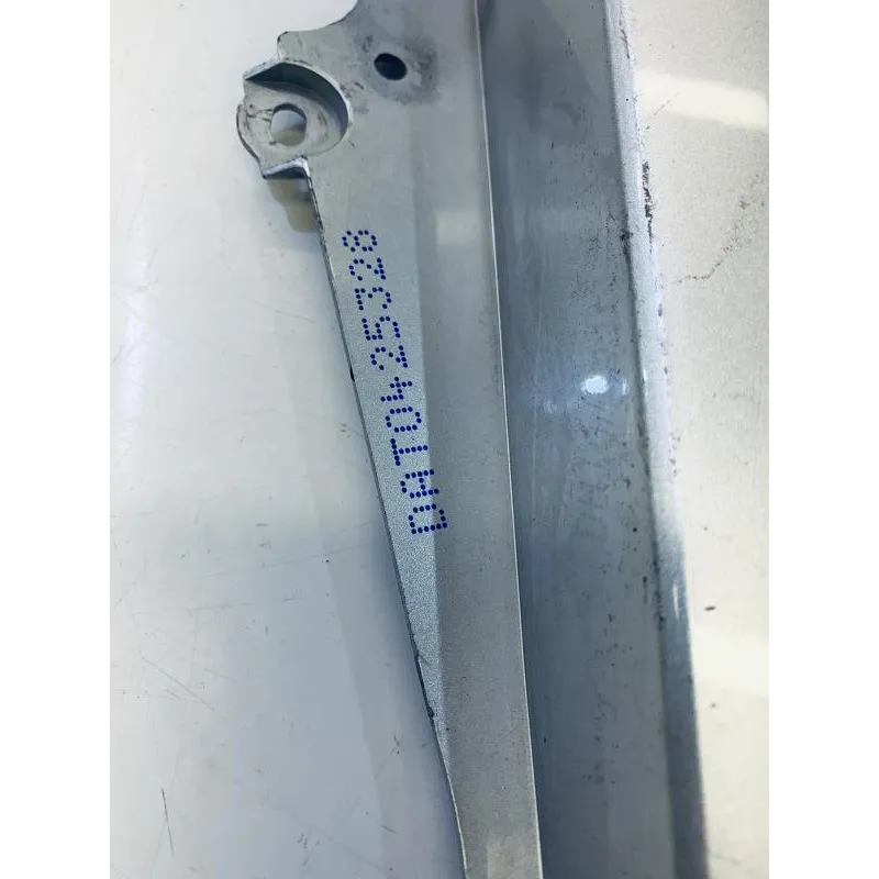 Cache carenage sous selle droit YAMAHA FJR 1300 2001-2002