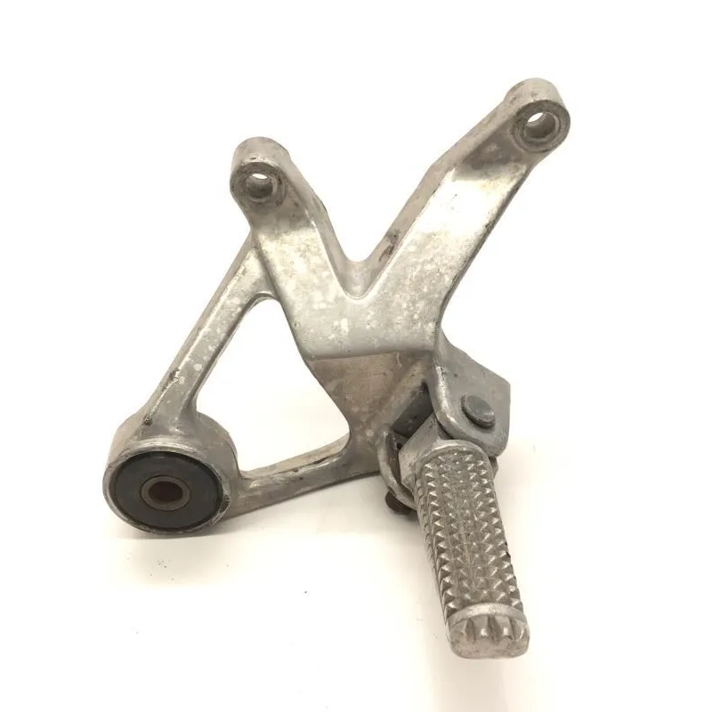 Platine et repose pieds arriere droit YAMAHA YZF 750 R 1993-1996
