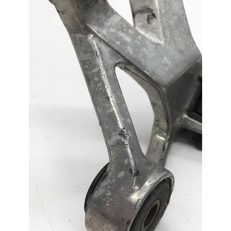 Platine et repose pieds arriere droit YAMAHA YZF 750 R 1993-1996