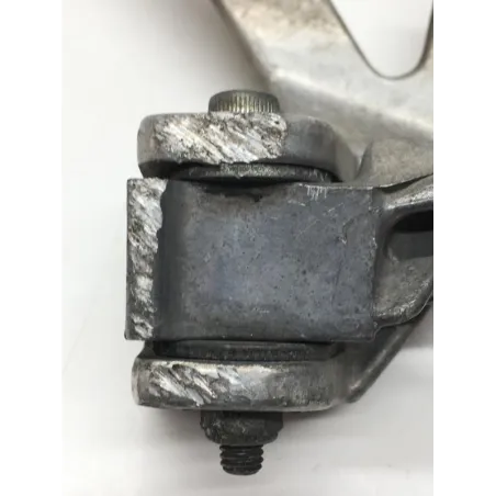 Platine et repose pieds arriere gauche YAMAHA FZR 1000 1989-1990