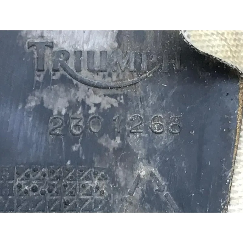 Cache carenage centrale sabot TRIUMPH TROPHY 1200 1996-2003