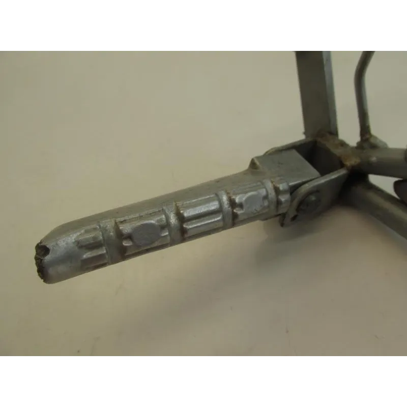 Platine et repose pieds arriere droit PEUGEOT XR6 50 2000-2003