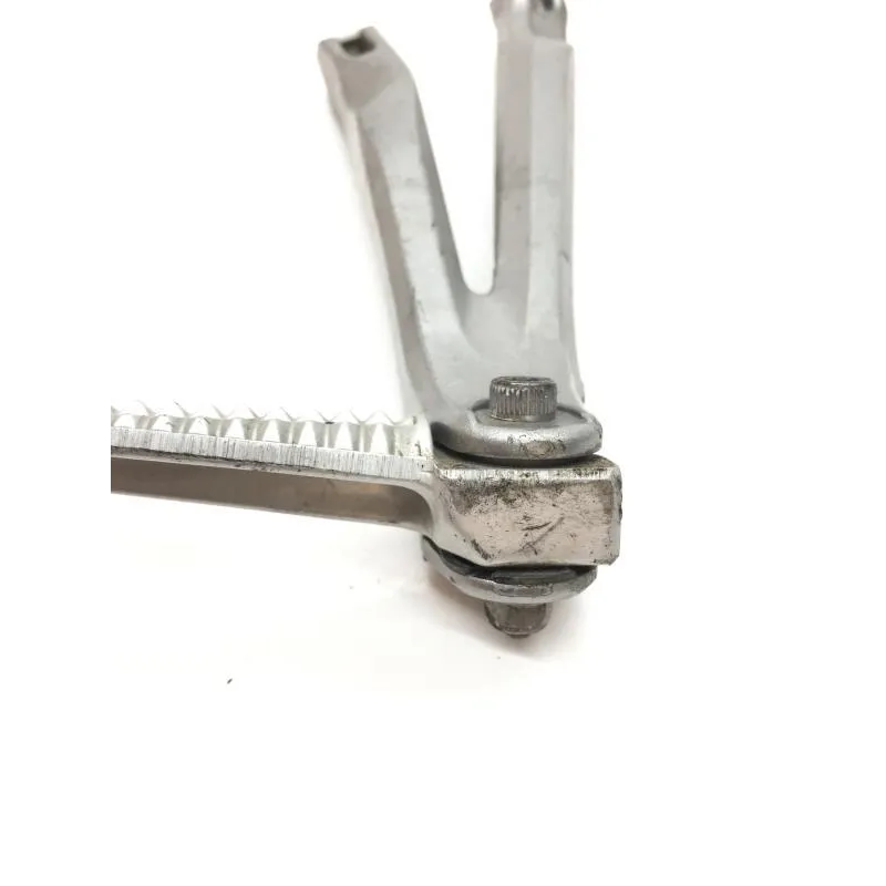 Platine et repose pieds arriere droit YAMAHA YZF 1000 2004-2005 R1