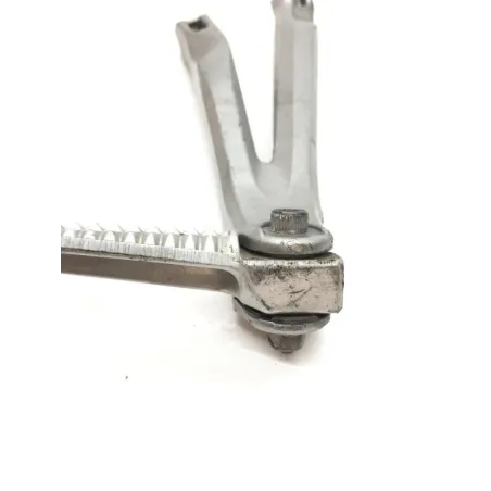 Platine et repose pieds arriere droit YAMAHA YZF 1000 2004-2005 R1