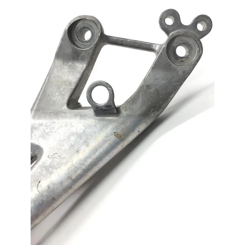 Platine et repose pieds arriere droit HONDA CBR 1100 XX 1997-2007