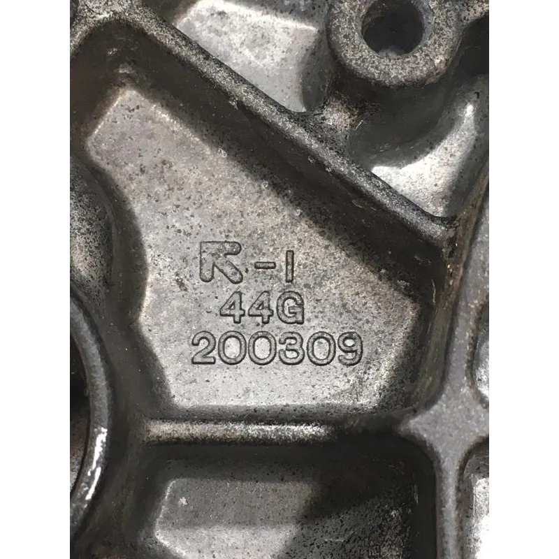Carter pignon de sortie de boite SUZUKI GSR 600 2006-2010