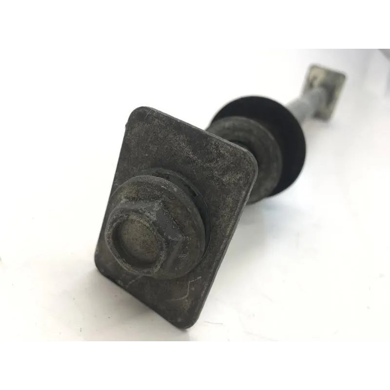 Axe de roue arriere SUZUKI SV 650 1999-2002