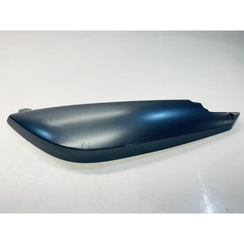 Cache carenage coque arriere gauche BMW F 800 ST 2006-2012