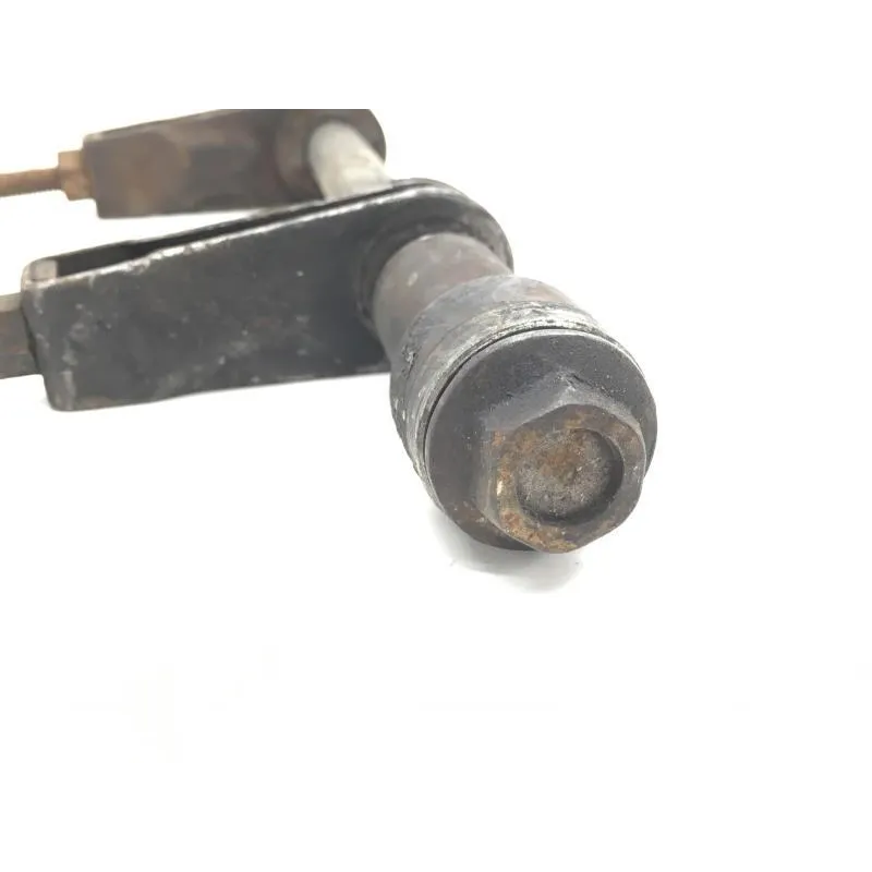 Axe de roue arriere SUZUKI GN 125 1982-1996