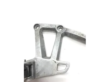 Platine et repose pieds arriere gauche YAMAHA FZS 600 2002-2003 FAZER