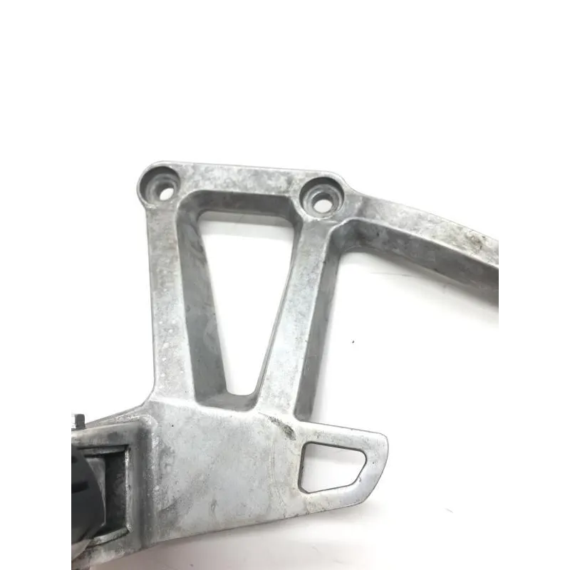 Platine et repose pieds arriere gauche YAMAHA FZS 600 2002-2003 FAZER