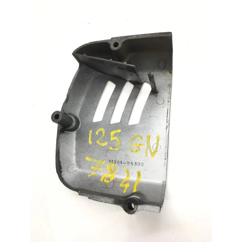 Carter pignon de sortie de boite SUZUKI GN 125 1997-2001